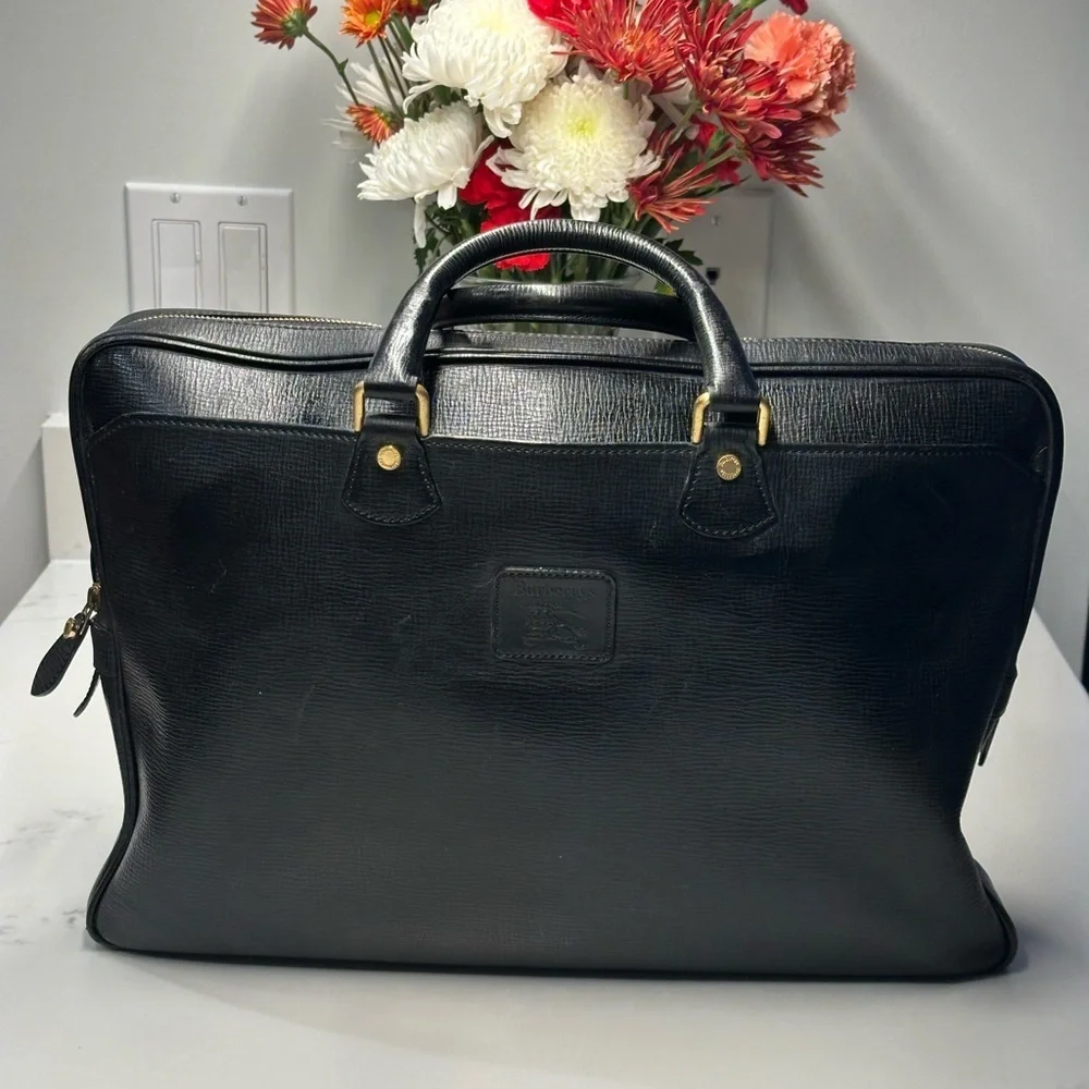 Burberrys Elegant Black Leather Unisex Business Bag EUC